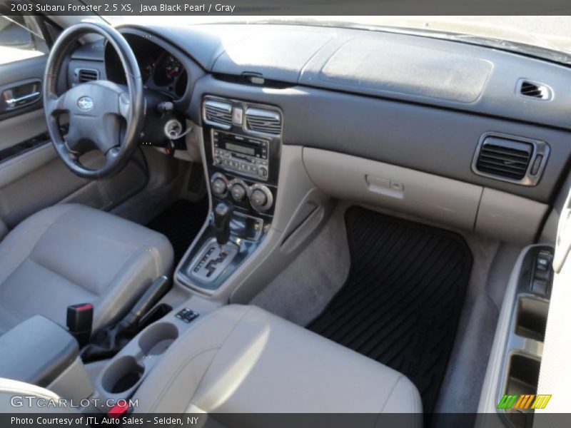 Dashboard of 2003 Forester 2.5 XS