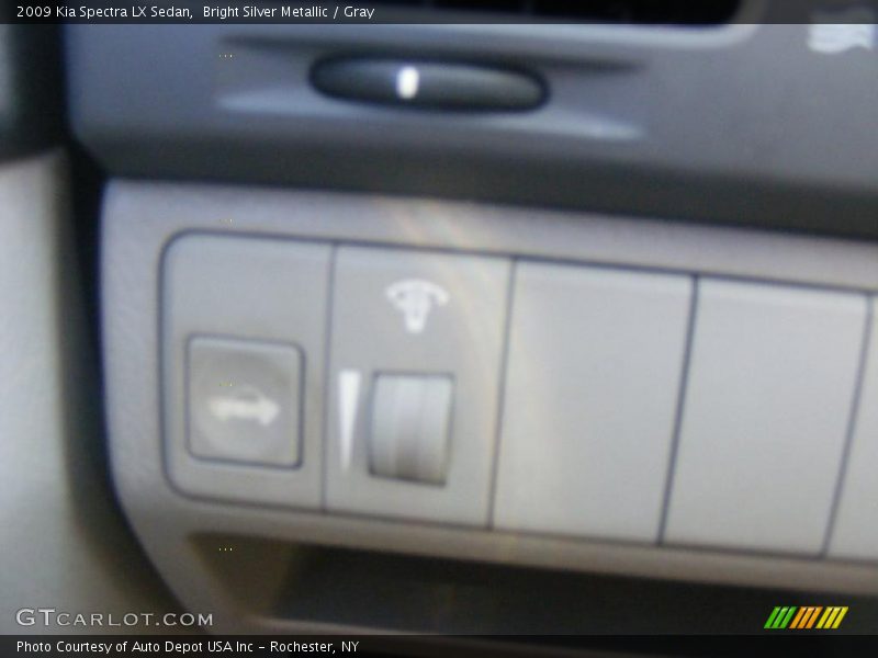 Bright Silver Metallic / Gray 2009 Kia Spectra LX Sedan