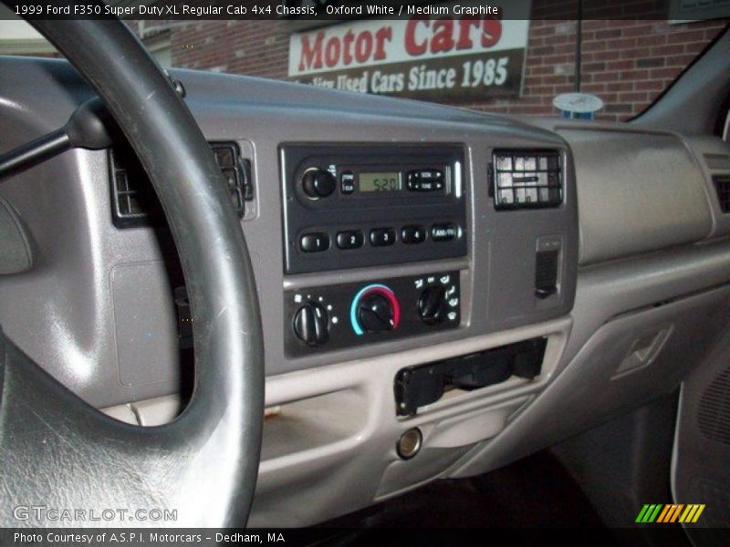 Oxford White / Medium Graphite 1999 Ford F350 Super Duty XL Regular Cab 4x4 Chassis
