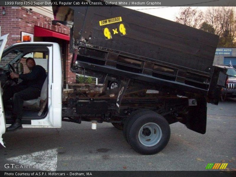 Oxford White / Medium Graphite 1999 Ford F350 Super Duty XL Regular Cab 4x4 Chassis