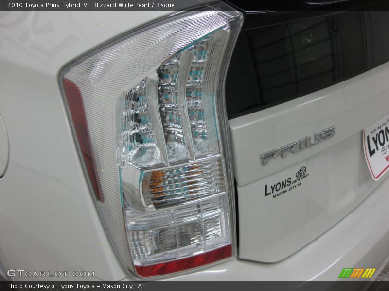 Blizzard White Pearl / Bisque 2010 Toyota Prius Hybrid IV