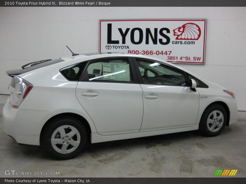Blizzard White Pearl / Bisque 2010 Toyota Prius Hybrid IV