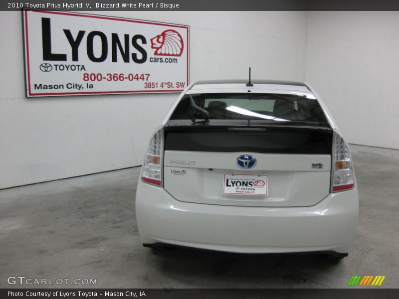Blizzard White Pearl / Bisque 2010 Toyota Prius Hybrid IV