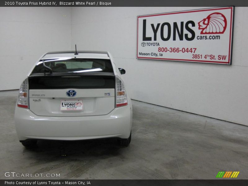 Blizzard White Pearl / Bisque 2010 Toyota Prius Hybrid IV