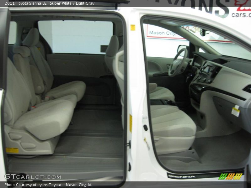 Super White / Light Gray 2011 Toyota Sienna LE