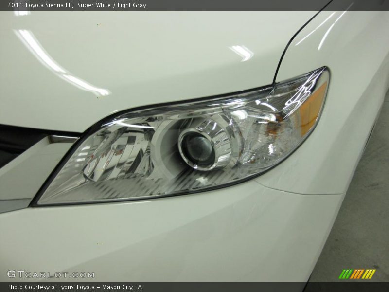 Super White / Light Gray 2011 Toyota Sienna LE