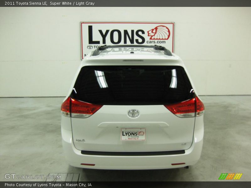 Super White / Light Gray 2011 Toyota Sienna LE