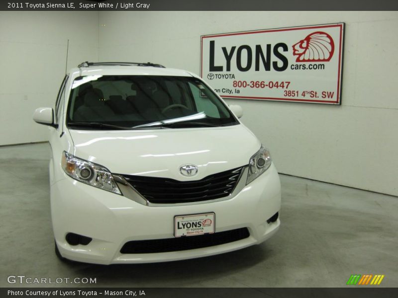 Super White / Light Gray 2011 Toyota Sienna LE