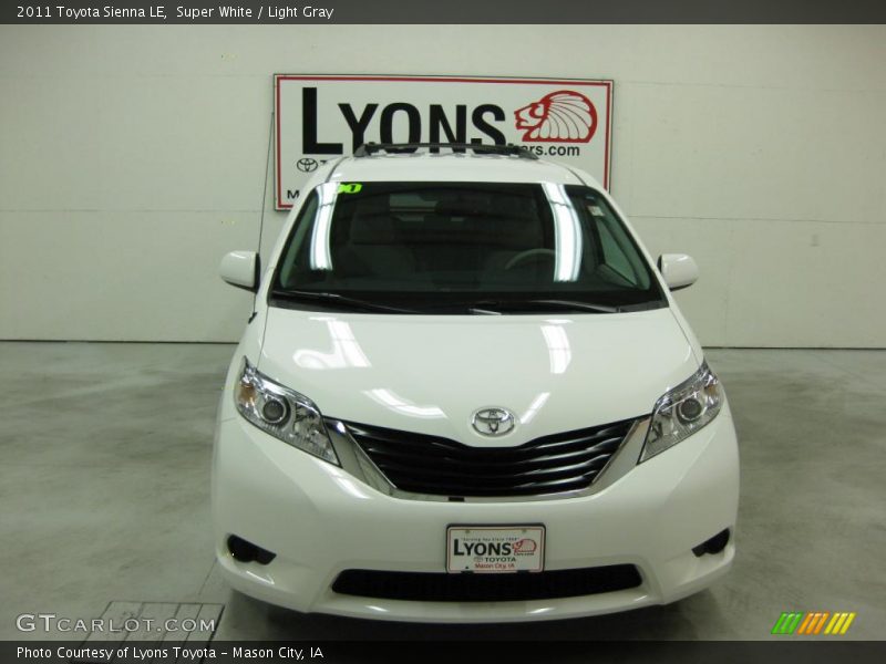 Super White / Light Gray 2011 Toyota Sienna LE