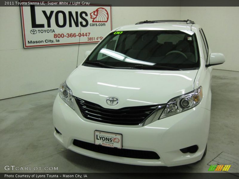 Super White / Light Gray 2011 Toyota Sienna LE