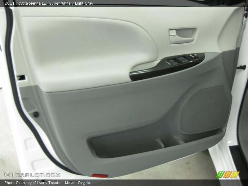 Super White / Light Gray 2011 Toyota Sienna LE