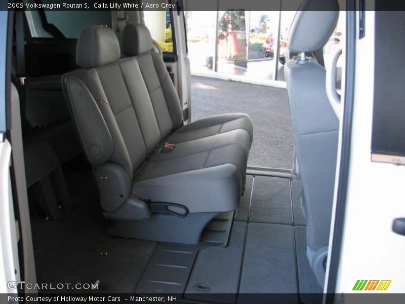 Calla Lilly White / Aero Grey 2009 Volkswagen Routan S