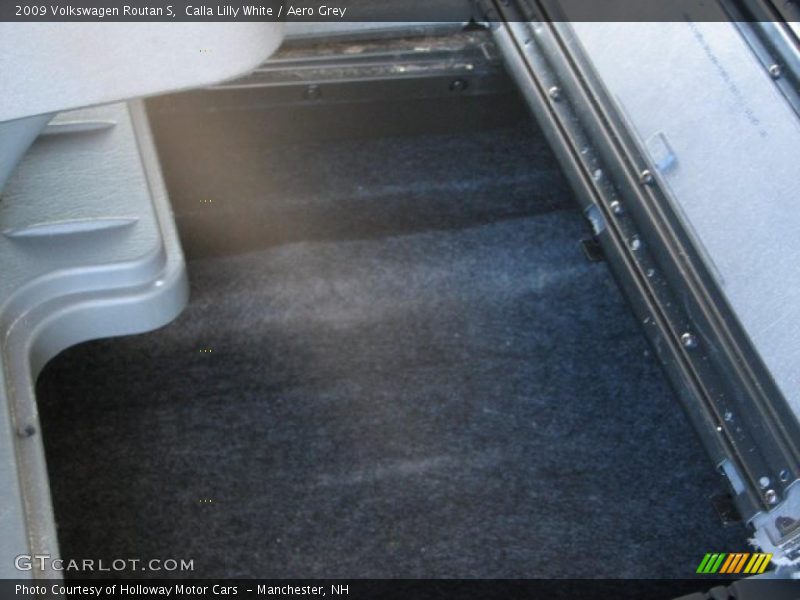 Calla Lilly White / Aero Grey 2009 Volkswagen Routan S