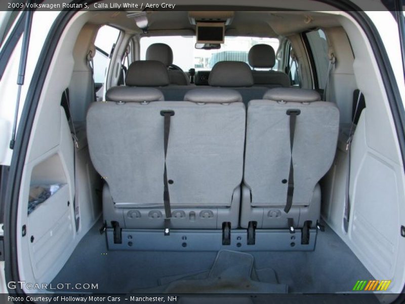  2009 Routan S Trunk