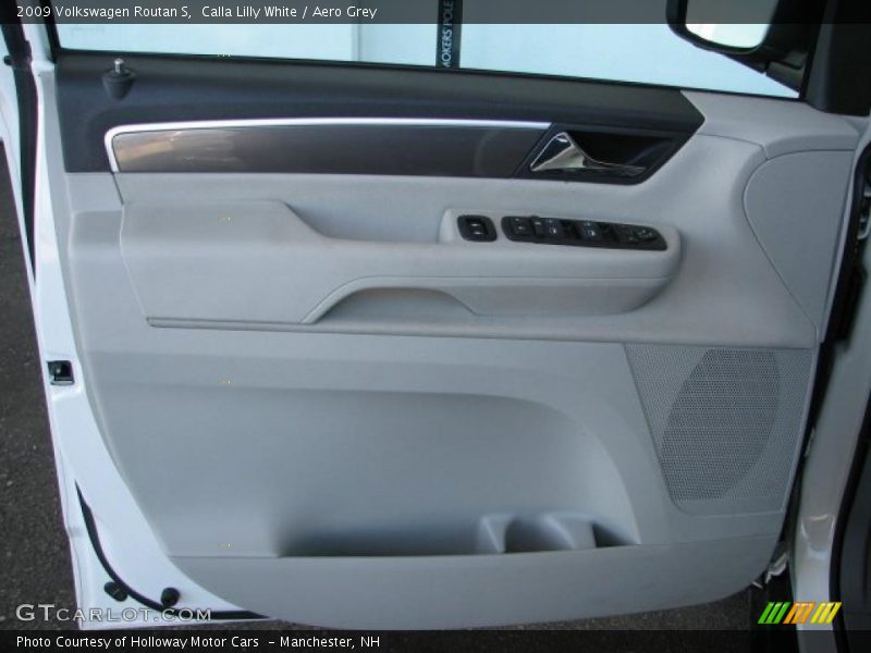 Calla Lilly White / Aero Grey 2009 Volkswagen Routan S