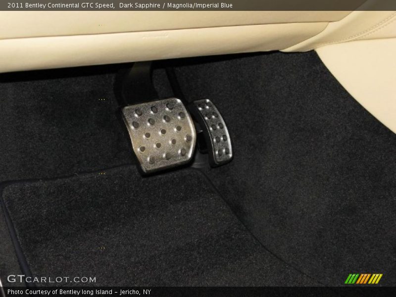 Controls of 2011 Continental GTC Speed