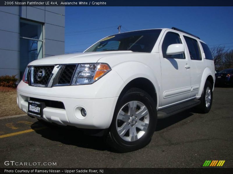Avalanche White / Graphite 2006 Nissan Pathfinder LE 4x4