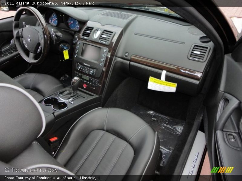 Dashboard of 2011 Quattroporte S