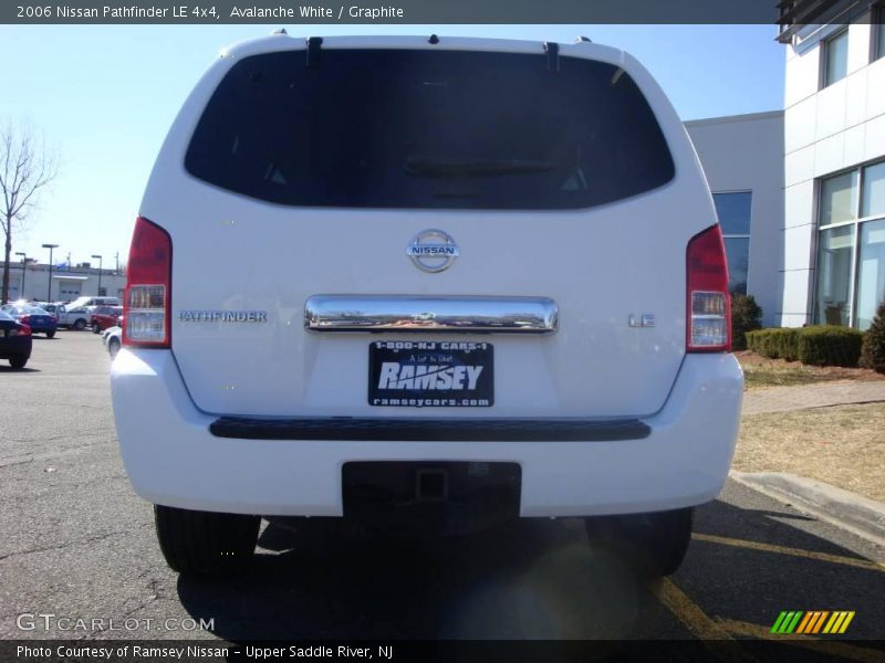 Avalanche White / Graphite 2006 Nissan Pathfinder LE 4x4