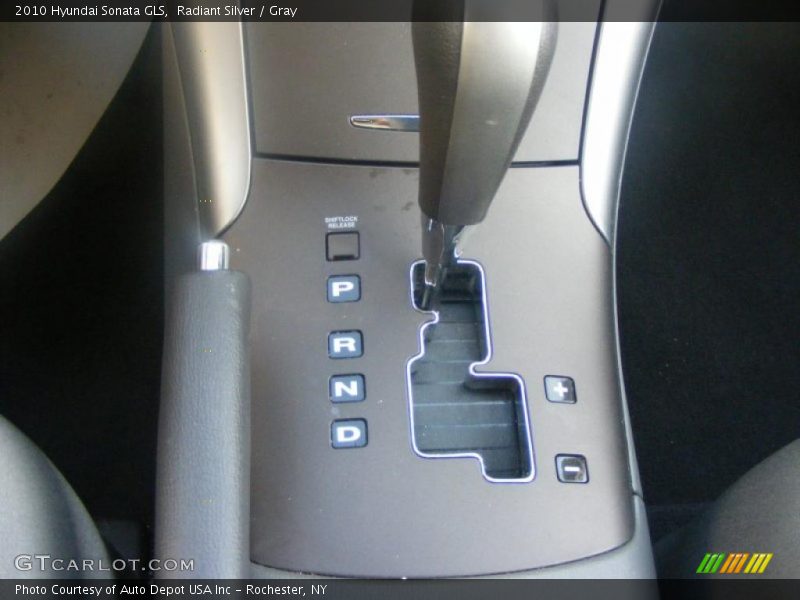 Radiant Silver / Gray 2010 Hyundai Sonata GLS