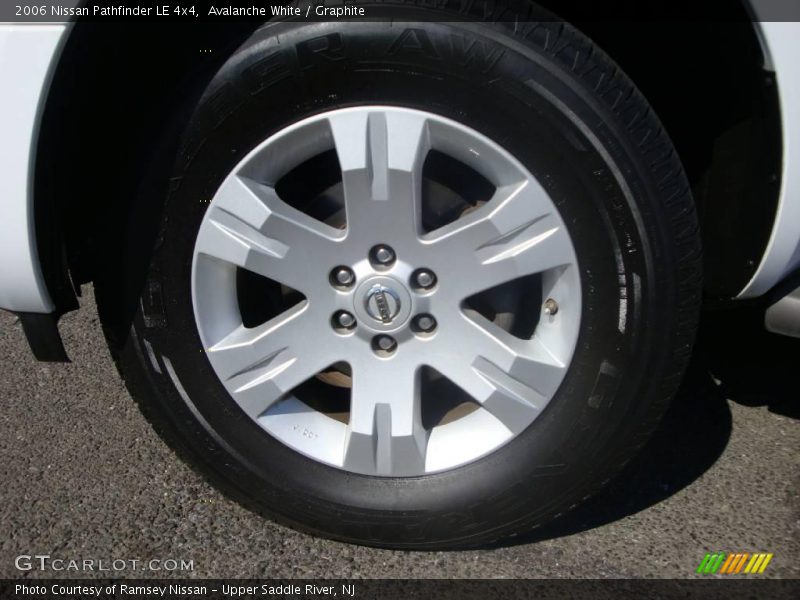 Avalanche White / Graphite 2006 Nissan Pathfinder LE 4x4