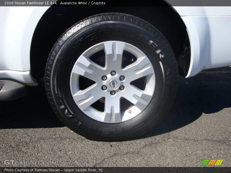 Avalanche White / Graphite 2006 Nissan Pathfinder LE 4x4