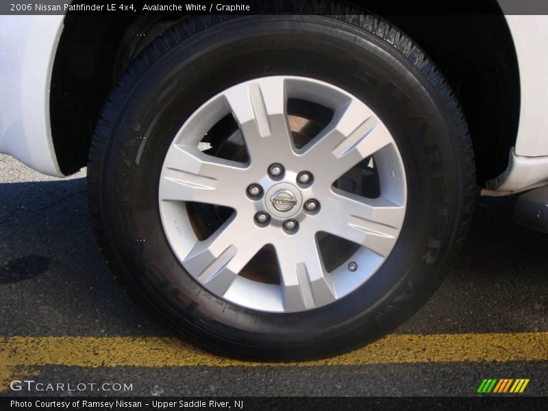 Avalanche White / Graphite 2006 Nissan Pathfinder LE 4x4