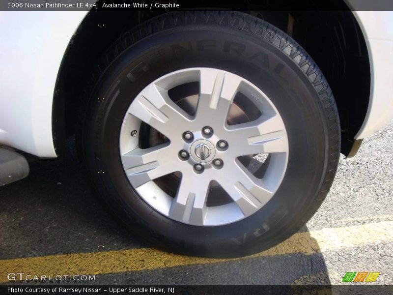 Avalanche White / Graphite 2006 Nissan Pathfinder LE 4x4