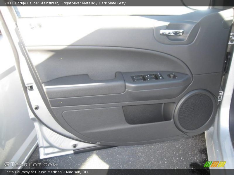 Bright Silver Metallic / Dark Slate Gray 2011 Dodge Caliber Mainstreet