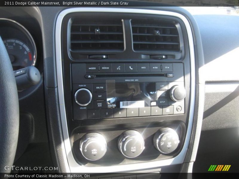 Bright Silver Metallic / Dark Slate Gray 2011 Dodge Caliber Mainstreet