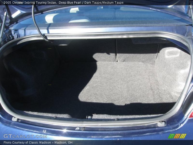  2005 Sebring Touring Sedan Trunk