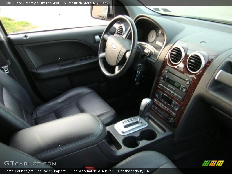 Dashboard of 2006 Freestyle Limited AWD