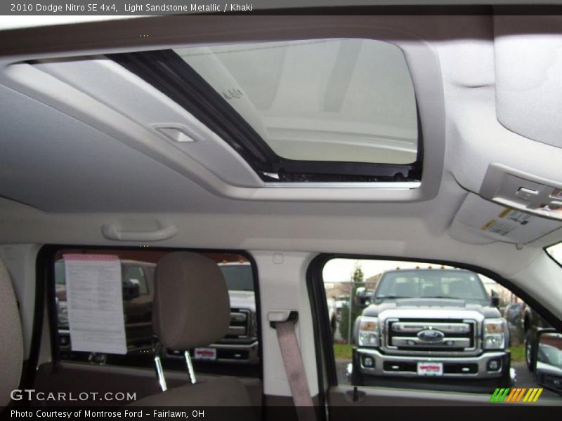 Sunroof of 2010 Nitro SE 4x4