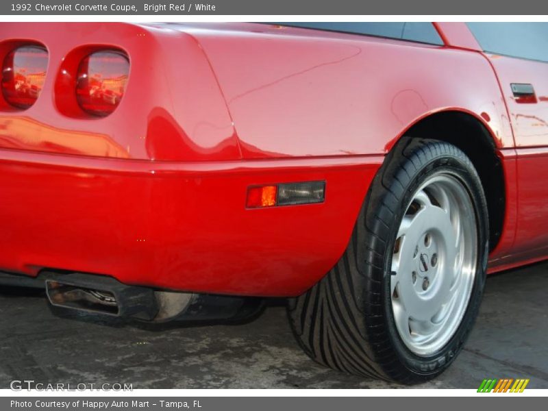 Bright Red / White 1992 Chevrolet Corvette Coupe