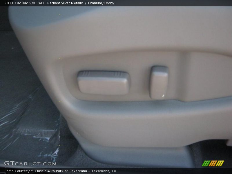 Radiant Silver Metallic / Titanium/Ebony 2011 Cadillac SRX FWD