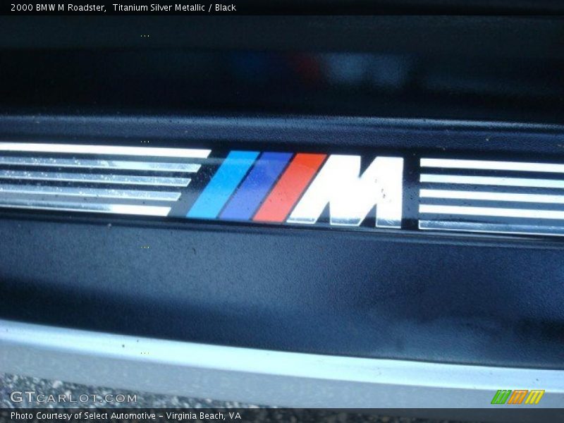  2000 M Roadster Logo