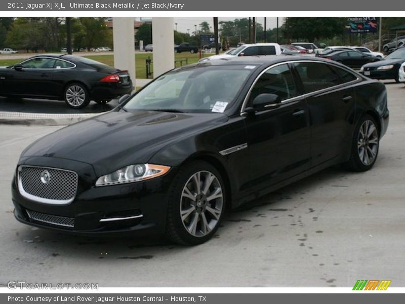 Front 3/4 View of 2011 XJ XJL