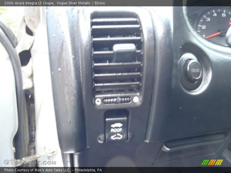 Vogue Silver Metallic / Ebony 2000 Acura Integra LS Coupe