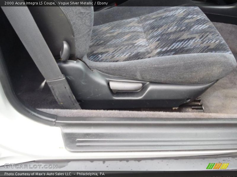 Vogue Silver Metallic / Ebony 2000 Acura Integra LS Coupe