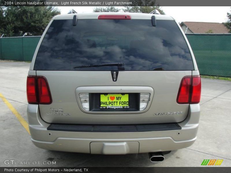 Light French Silk Metallic / Light Parchment 2004 Lincoln Navigator Ultimate