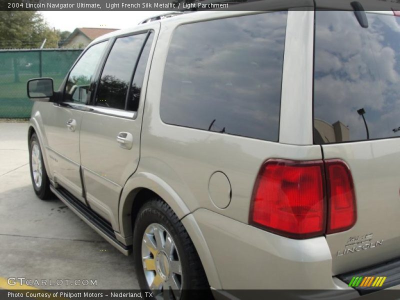 Light French Silk Metallic / Light Parchment 2004 Lincoln Navigator Ultimate