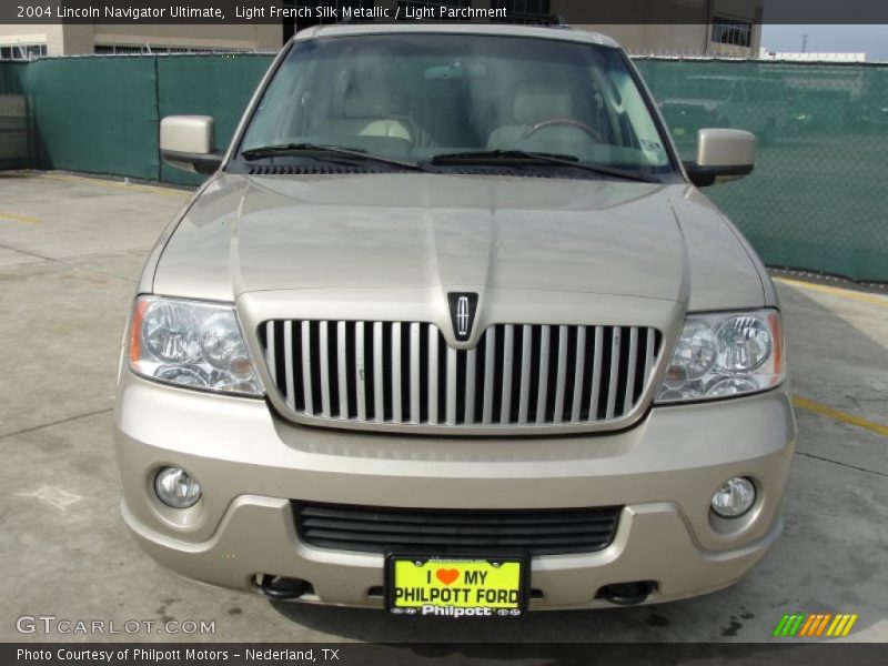 Light French Silk Metallic / Light Parchment 2004 Lincoln Navigator Ultimate