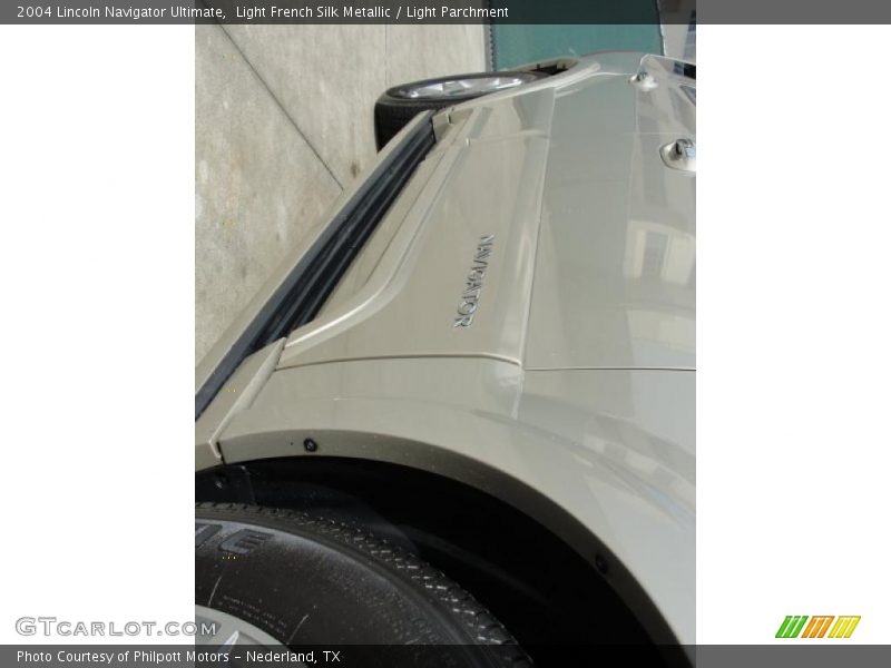 Light French Silk Metallic / Light Parchment 2004 Lincoln Navigator Ultimate