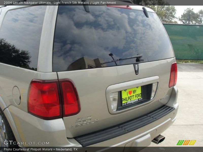 Light French Silk Metallic / Light Parchment 2004 Lincoln Navigator Ultimate