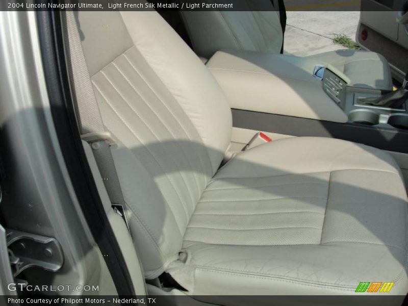 Light French Silk Metallic / Light Parchment 2004 Lincoln Navigator Ultimate