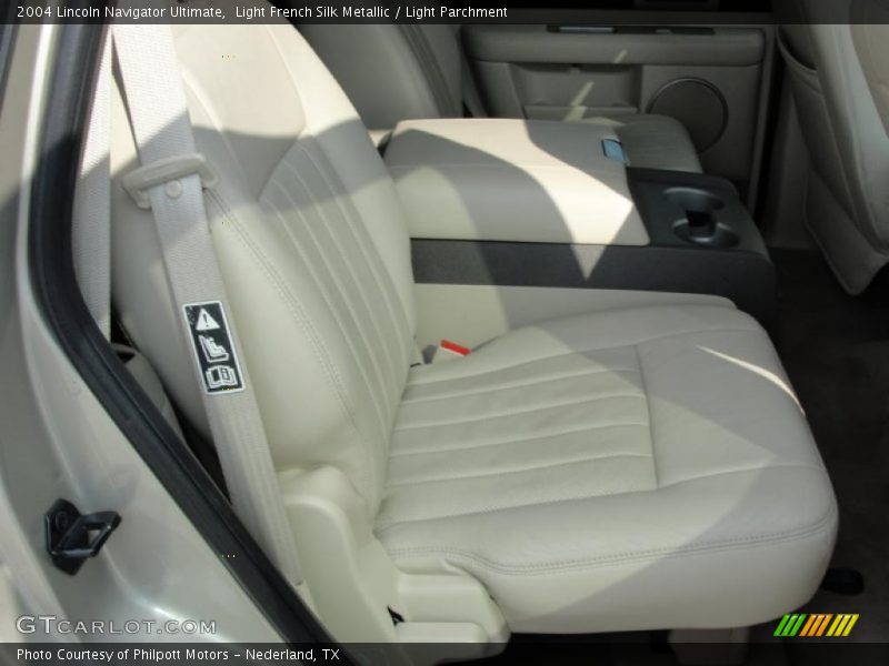 Light French Silk Metallic / Light Parchment 2004 Lincoln Navigator Ultimate