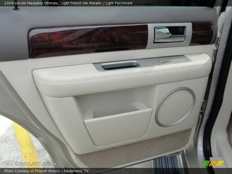 Light French Silk Metallic / Light Parchment 2004 Lincoln Navigator Ultimate