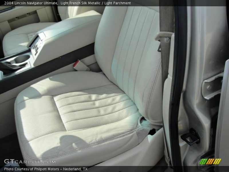 Light French Silk Metallic / Light Parchment 2004 Lincoln Navigator Ultimate