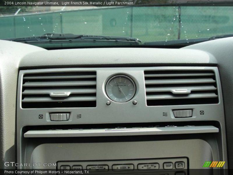 Light French Silk Metallic / Light Parchment 2004 Lincoln Navigator Ultimate