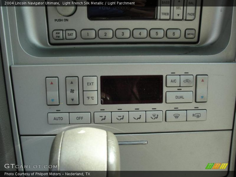 Controls of 2004 Navigator Ultimate